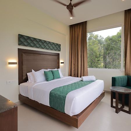 Hotel Aavudai Grand Aralvaimozhi Екстер'єр фото