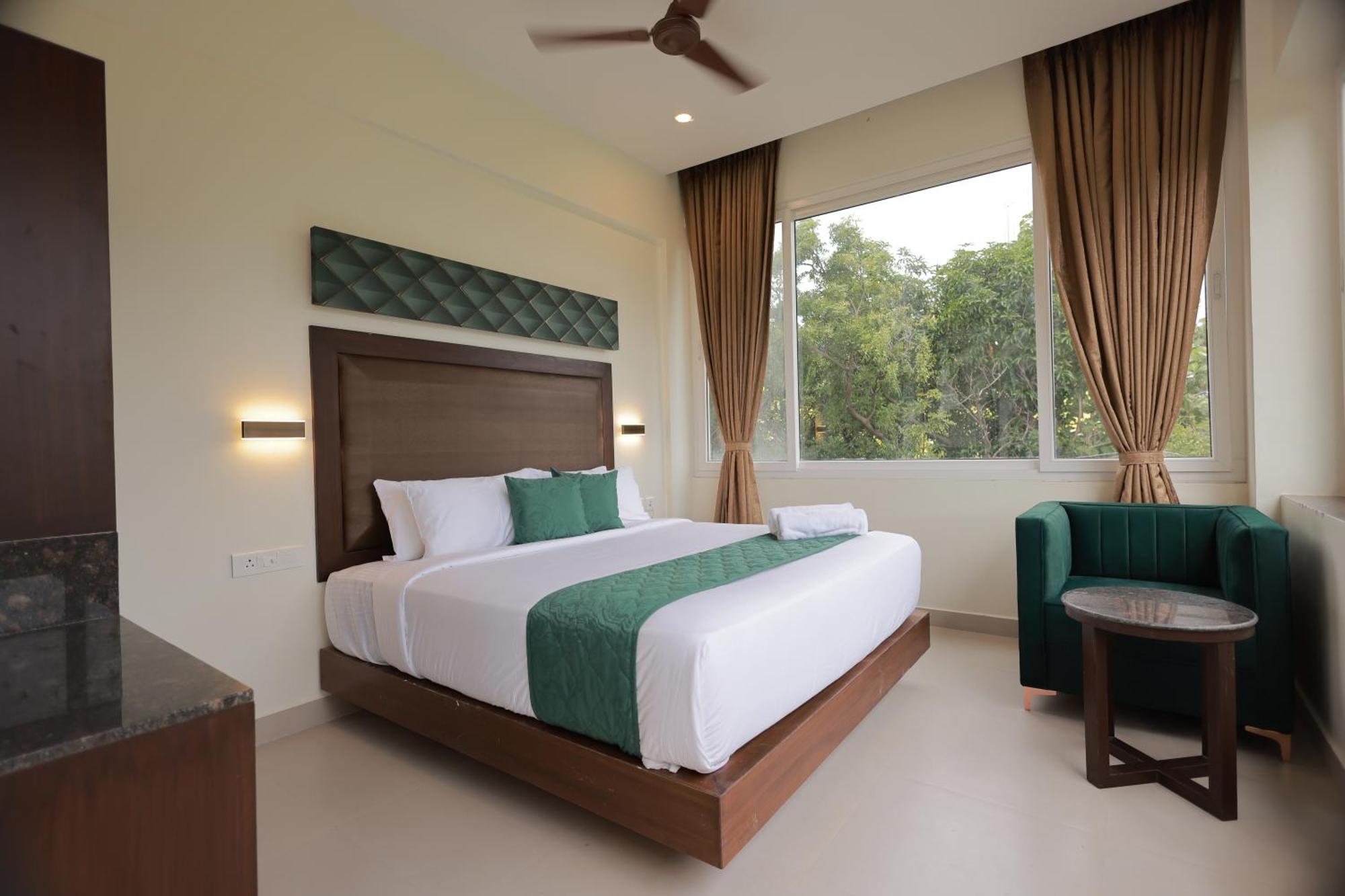 Hotel Aavudai Grand Aralvaimozhi Екстер'єр фото