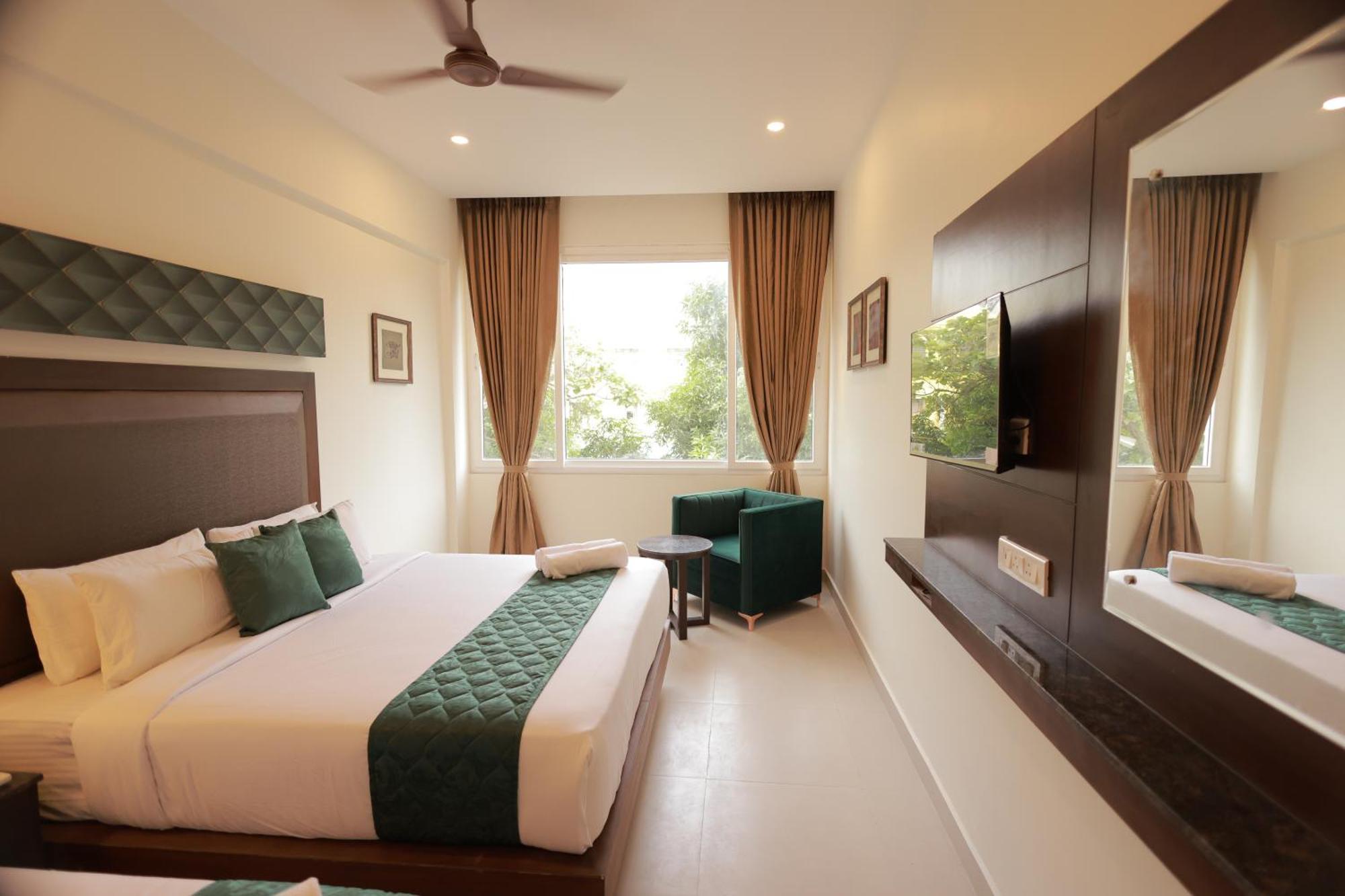 Hotel Aavudai Grand Aralvaimozhi Екстер'єр фото