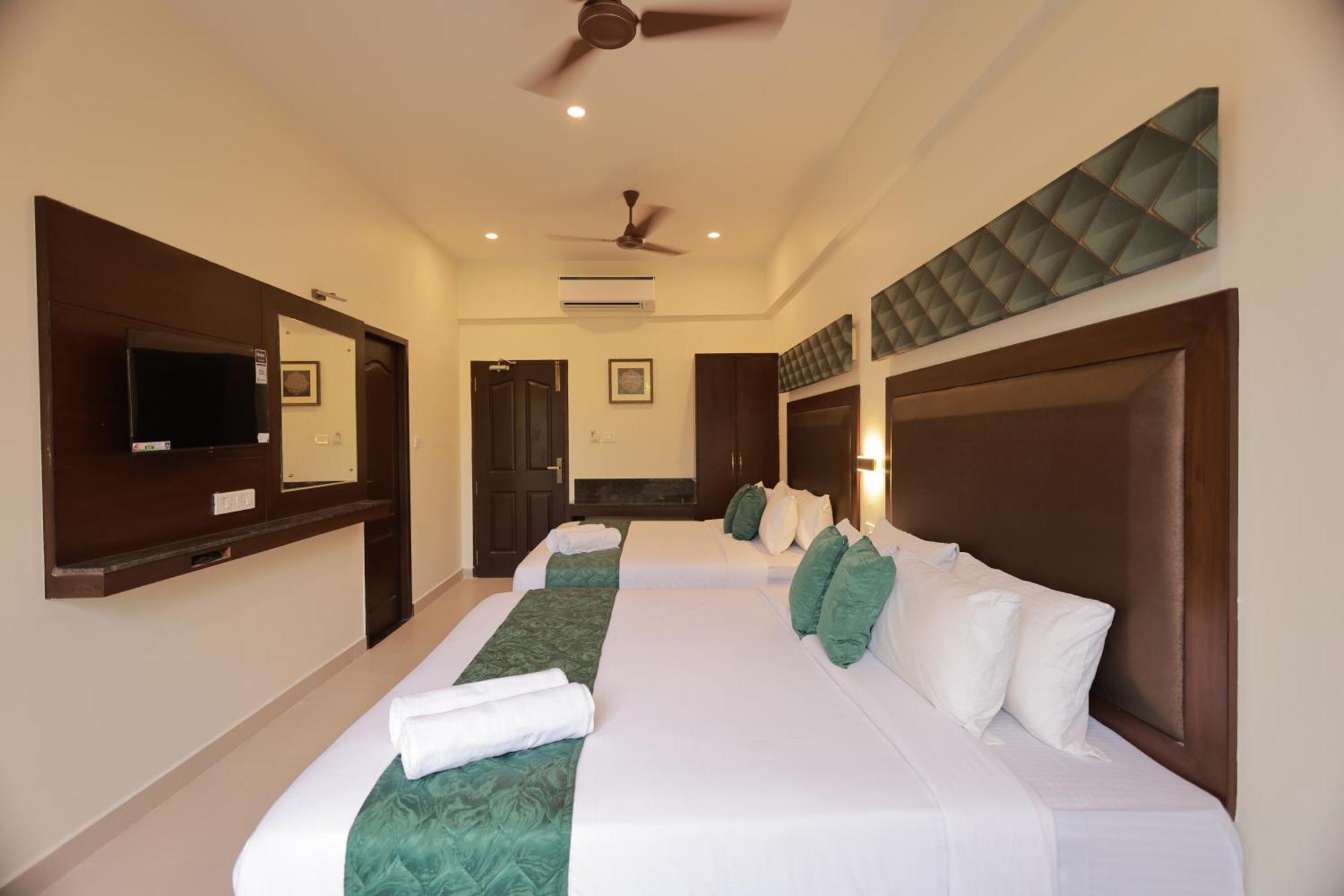 Hotel Aavudai Grand Aralvaimozhi Екстер'єр фото