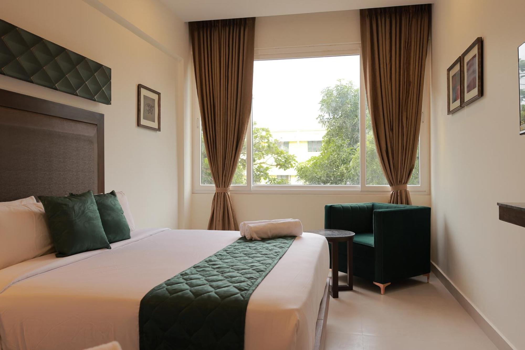 Hotel Aavudai Grand Aralvaimozhi Екстер'єр фото