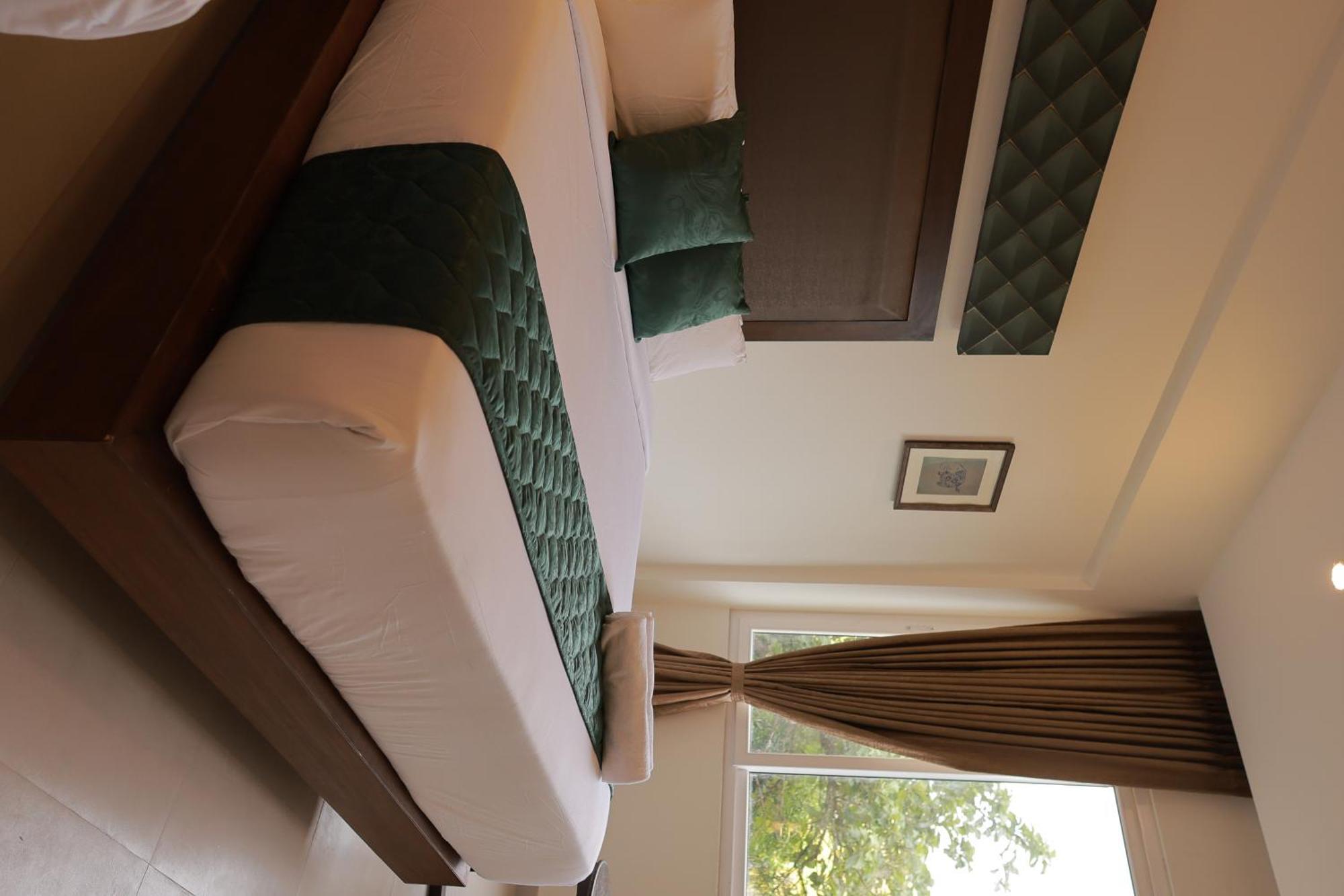 Hotel Aavudai Grand Aralvaimozhi Екстер'єр фото