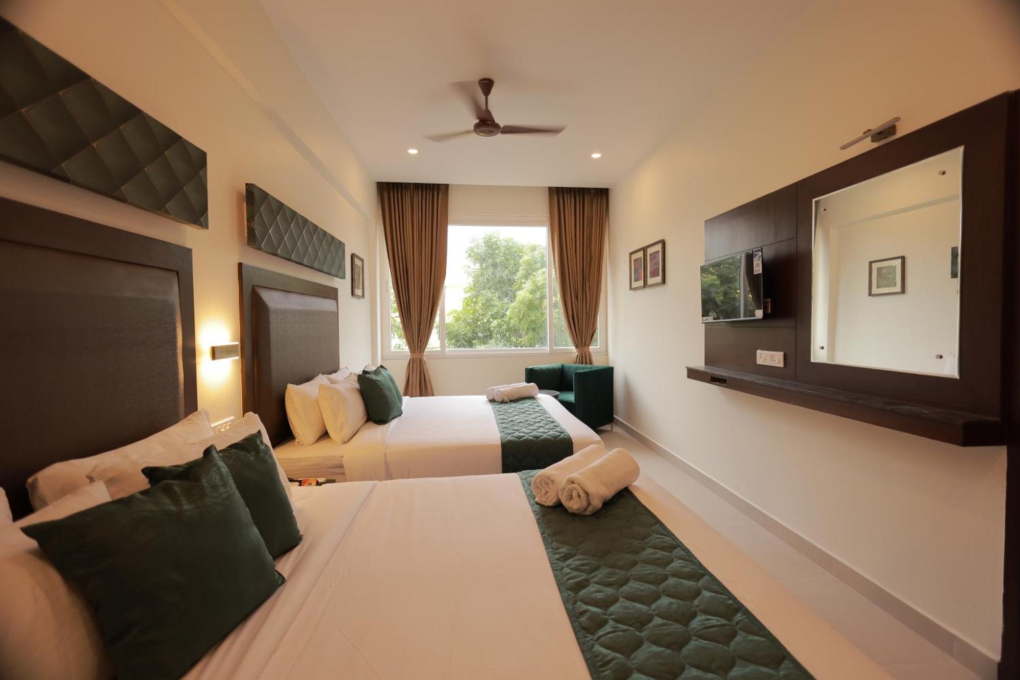 Hotel Aavudai Grand Aralvaimozhi Екстер'єр фото