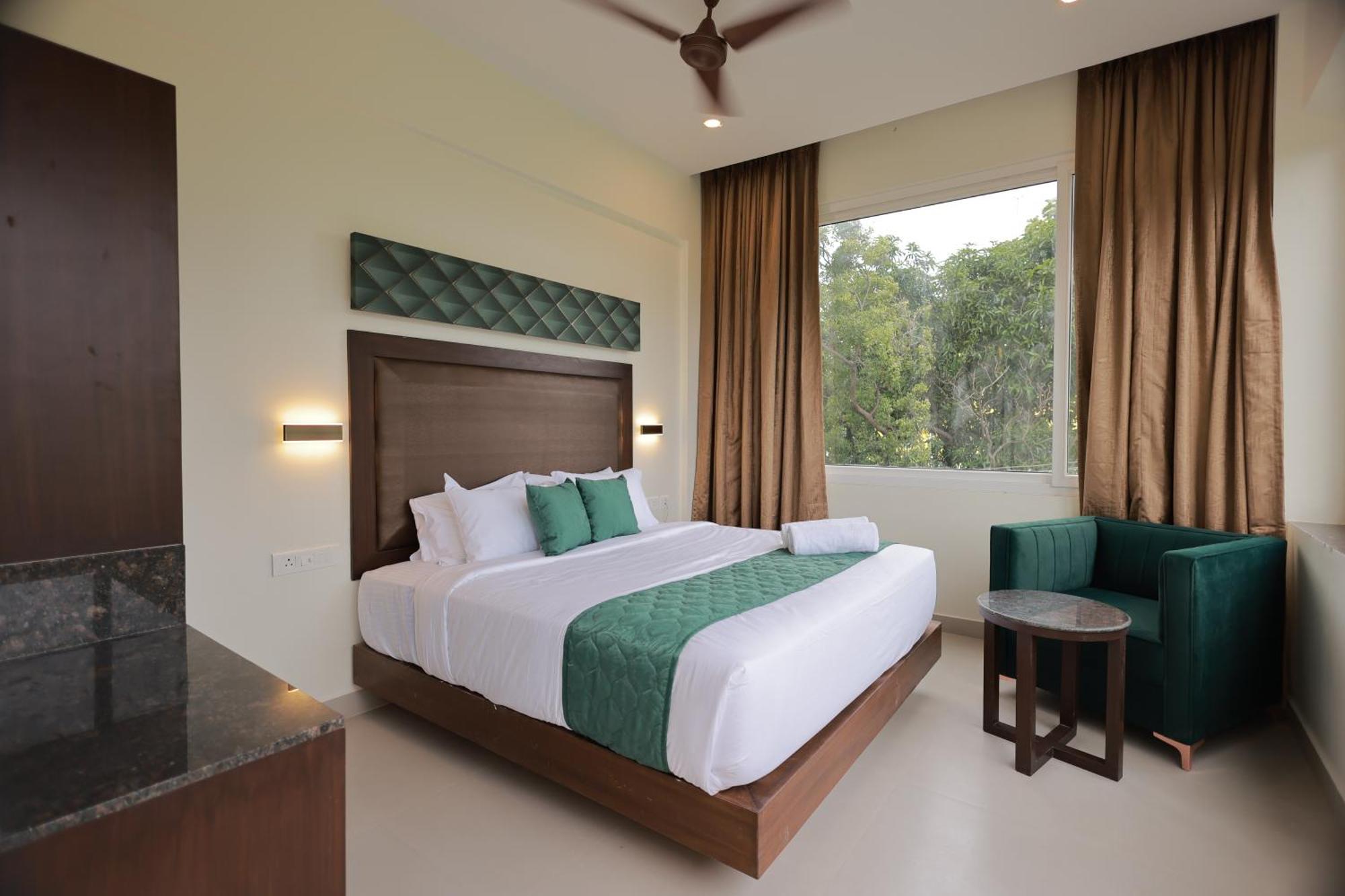 Hotel Aavudai Grand Aralvaimozhi Екстер'єр фото